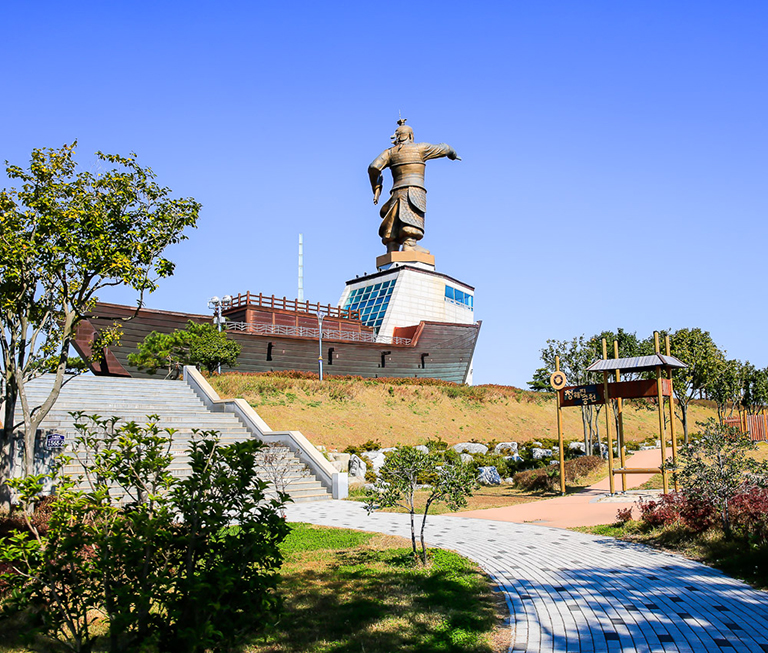 장보고동상 및 기념관2